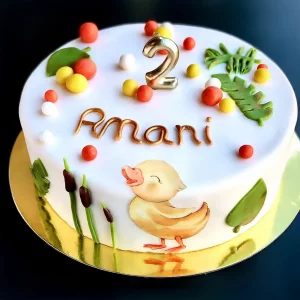 Kindergeburtstagstorte „Duck“ mit Entenmotiv und Fondant-Dekor – handgefertigt von Cake Artist Berlin