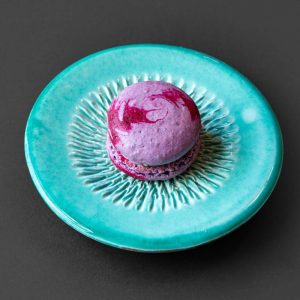 Macaron mit Waldfrucht – handgemachtes französisches Macaron Cake Artist Berlin