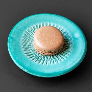 Macaron mit salted Caramel -Geschmack – handgemachtes französisches Macaron Cake Artist Berlin