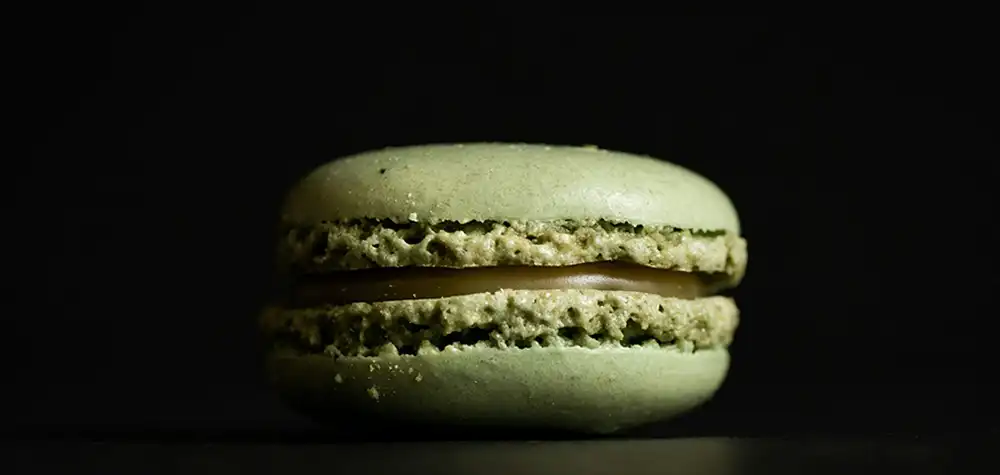 Handgemachter Pistazien-Macaron aus dem Macaron Backkurs von Cake Artist in Berlin